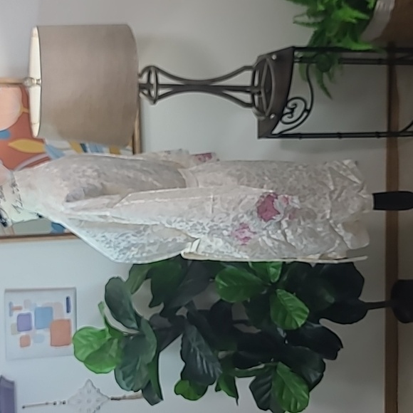 Wendy Ann 2 Piece Set Elegant Cream Floral Women's Robe With Nightgown - Picture 5 of 15